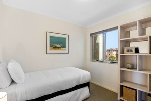 Apartment | 3 bedrooms, iron/ironing board, bed sheets