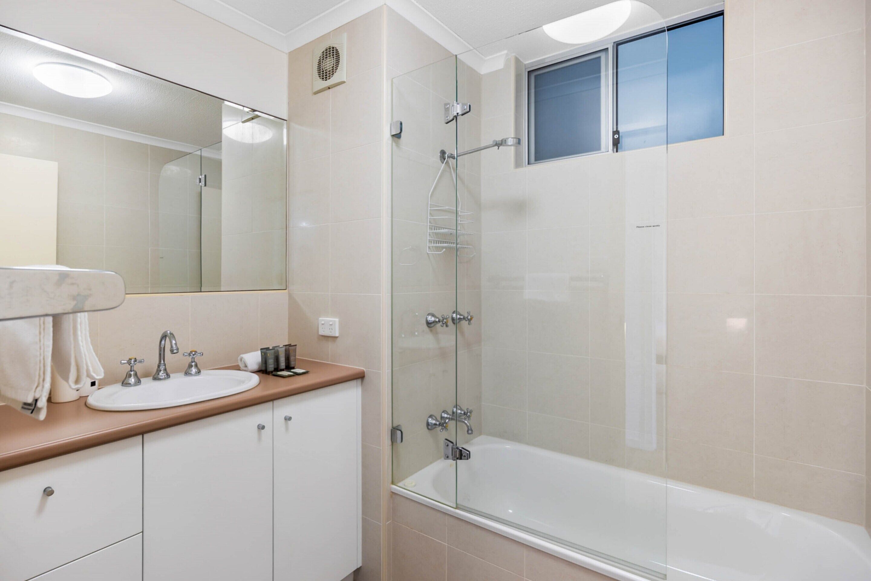 Apartment | Bathroom | Towels, soap