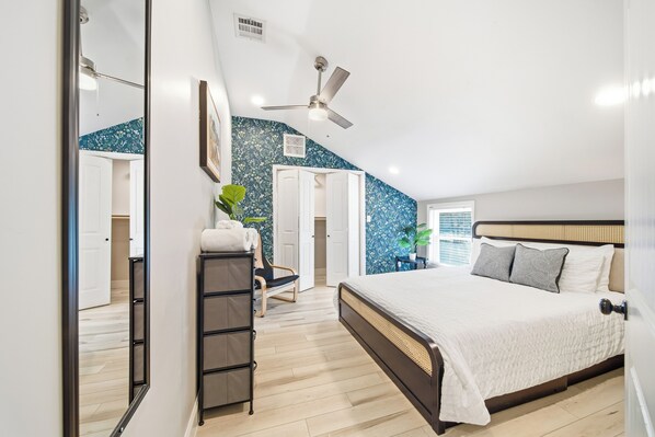 3 Schlafzimmer, Schreibtisch, Bügeleisen/Bügelbrett, Reisekinderbett