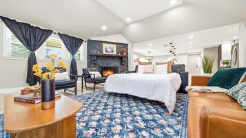 Een strijkplank/strijkijzer, internet, beddengoed