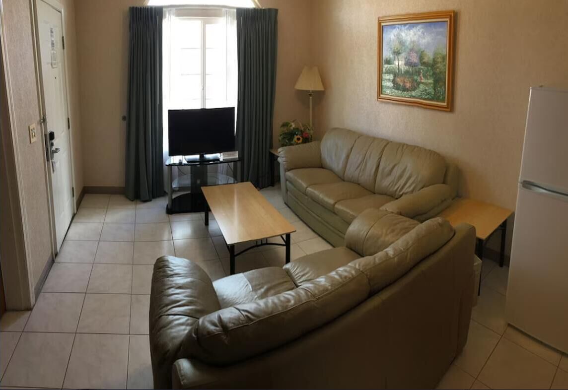 2 Queen Bed Suite Room - Fresno, CA