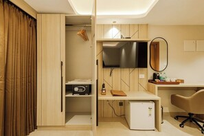 Classic Twin Room, Balcony, City View | Desk, laptop workspace, iron/ironing board, free WiFi