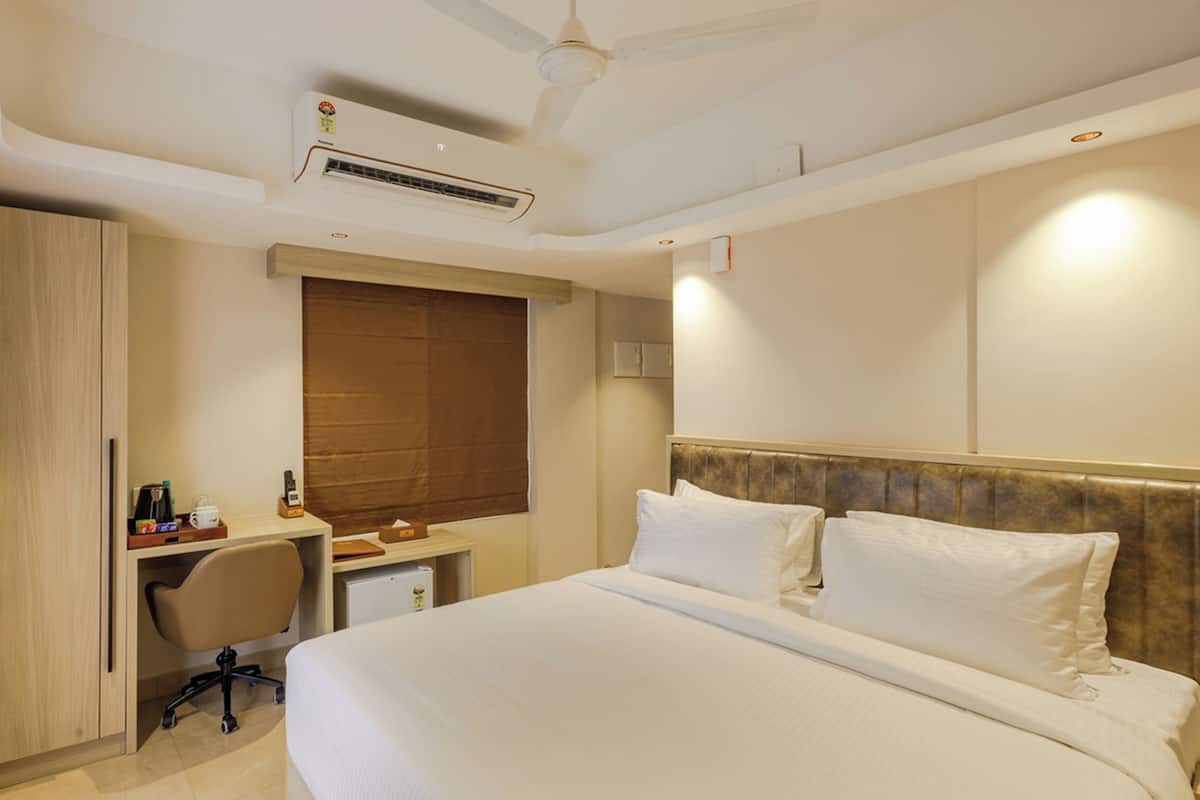 Classic Double Room, Balcony, City View | Desk, laptop workspace, iron/ironing board, free WiFi