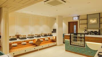 Esmorzar diari d'estil bufet gratuït