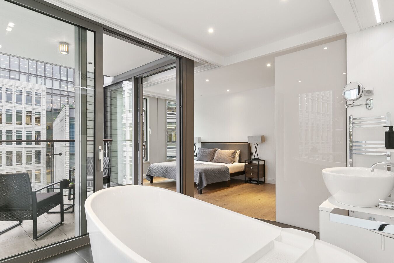 Desk, iron/ironing board, WiFi, bed sheets