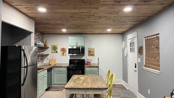 Refrigerador, microondas, horno, placa de cocina