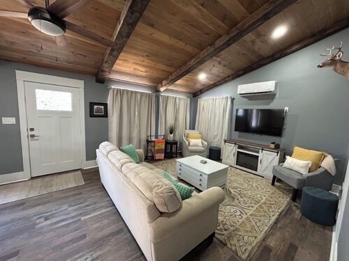 Charming house with quiet setting and outdoor space. 