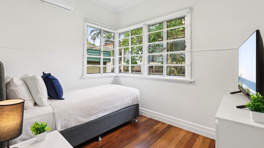 Spacious 3-bed Home in Morningside With Backyard