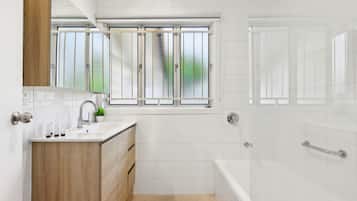 Apartment | Bathroom | Bathtub, hair dryer, towels, soap