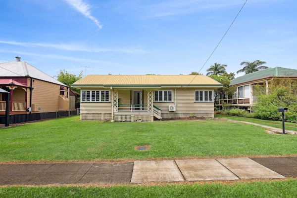 Spacious 3-bed Home In Morningside With Backyard - Brisbane