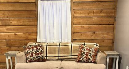 Cozy 1-bedroom remodeled railroad house