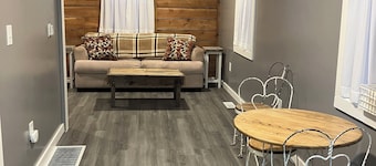 Cozy 1-bedroom railroad house