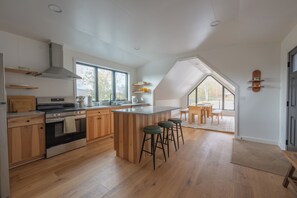 Køleskab, ovn, kogeplade, opvaskemaskine