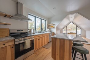 Køleskab, ovn, kogeplade, opvaskemaskine