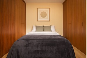 Fer et planche à repasser, accès Internet, draps fournis