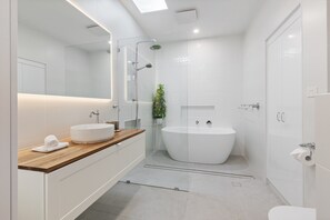 Apartment | Bathroom | Towels