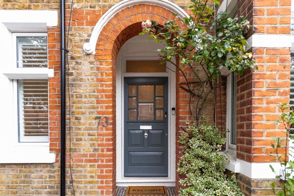 تفاصيل الفندق من الخارج