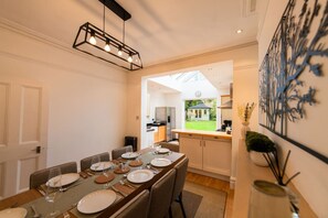 تناول الطعام