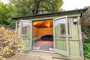 Terrace/patio - The Shakespeare -5BR/3Bath/Comfort & Character (London)