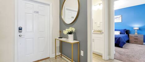 4 habitaciones, escritorio, tabla de planchar con plancha y wifi gratis