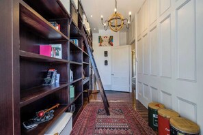 المنشأة من الداخل