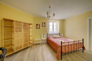 5 bedrooms, WiFi, bed sheets - Gold Medal   Deluxe Double Room (Roata Paoletti)