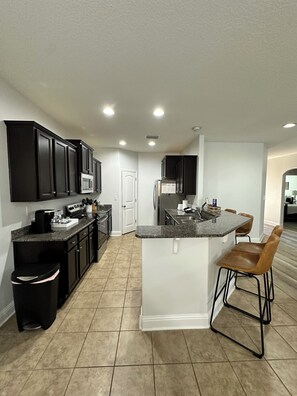 Fridge, microwave, oven, stovetop - Stylish 3 Bedroom, 2 Bath near USA Campus-Fenced Yard + Garage (Mobile)