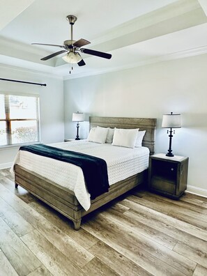 3 bedrooms, iron/ironing board, free WiFi, bed sheets - Stylish 3 Bedroom, 2 Bath near USA Campus-Fenced Yard + Garage (Mobile)