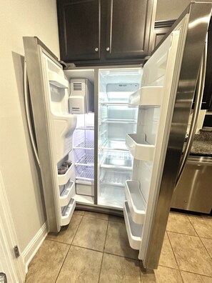 Interior - Stylish 3 Bedroom, 2 Bath near USA Campus-Fenced Yard + Garage (Mobile)