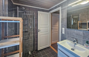 Shower - Cozy home in Ulnes with sauna (Ulnes)