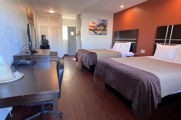 Double Room, 2 Queen Beds, Non Smoking | Desk, free WiFi