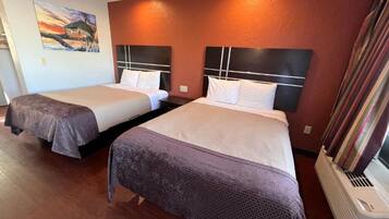 Phòng đôi, 2 giường cỡ queen, không hút thuốc | Bàn, truy cập Internet không dây miễn phí