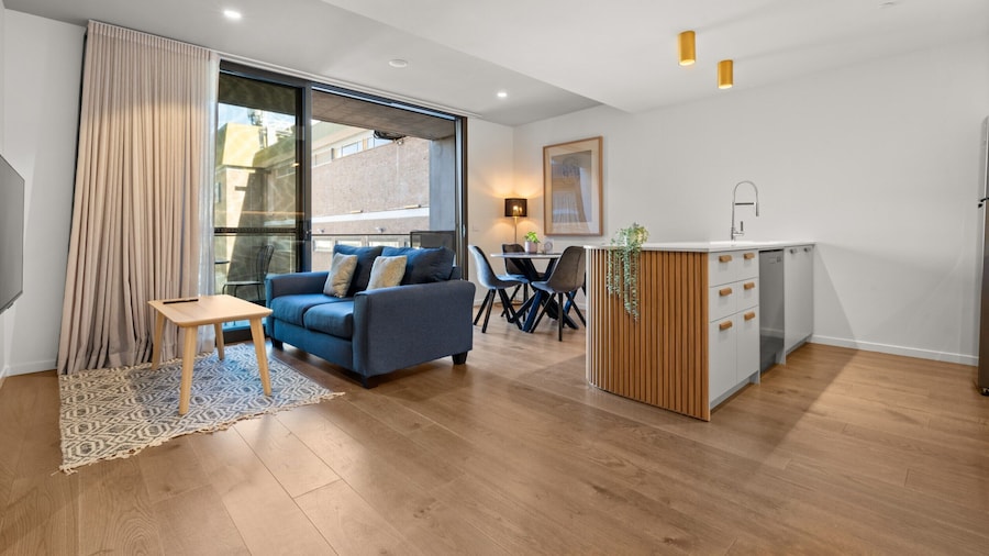 High-end 1-bed Pad in Braddon With Outdoor Dining