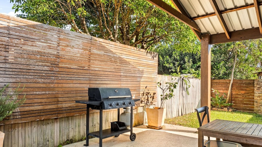 2-bed Beach Escape With Courtyard