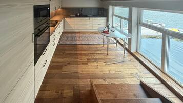 Réfrigérateur, plaque de cuisson, lave-vaisselle, cafetiÚre/bouilloire