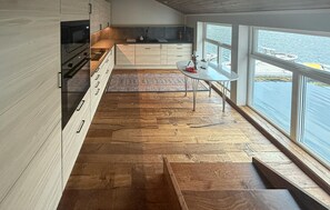 Réfrigérateur, plaque de cuisson, lave-vaisselle, cafetière/bouilloire