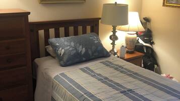 2 bedrooms, iron/ironing board, internet, bed sheets