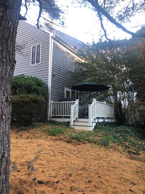 Exterior - Townhome in charming Greenwich! 5 minutes to train, park, LI Sound and downtown. (Greenwich)