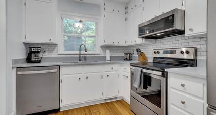 Charming Townhome in Midtown TallahasseeMinutes to FSU, Downtown, & Restaurants