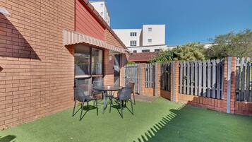 Apartment | Outdoor dining