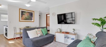 Tranquil 2-bed Townhouse Close to Beach