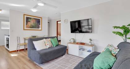 Tranquil 2-bed Townhouse Close to Beach