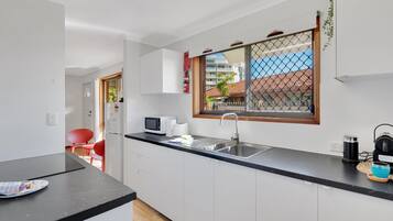 Apartment | Private kitchen | Cookware/dishes/utensils