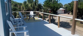 Charming 3-bedroom bungalow in Flagler Beach just 2 blocks to the beach!