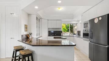 Apartment | Private kitchen | Cookware/dishes/utensils