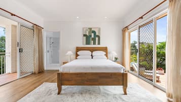 Căn hộ | 4 phòng ngủ, khu vực làm việc phù hợp cho laptop