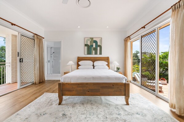 Căn hộ | 4 phòng ngủ, khu vực làm việc phù hợp cho laptop 