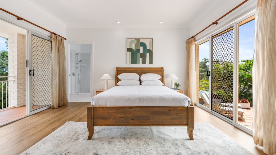 Peaceful Family Home: 4-bed, Pool, Alfresco Dining