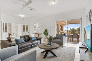 Apartment | Living room - Peaceful Family Home: 4-bed, Pool, Alfresco Dining (Brisbane)