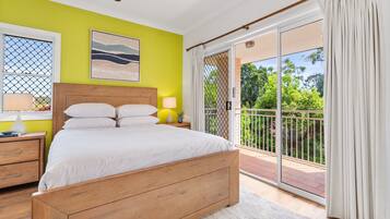 Apartment | 4 bedrooms, laptop workspace, iron/ironing board, bed sheets